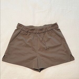 lululemon athletica M Cinchable Waist Shorts
